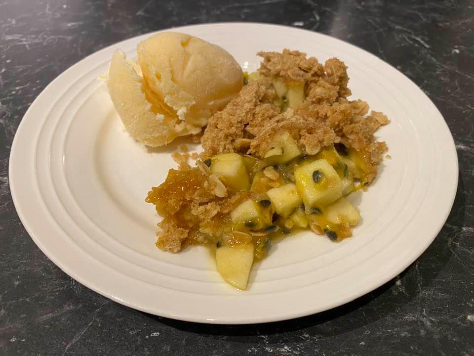 Appel en passievrucht crumble